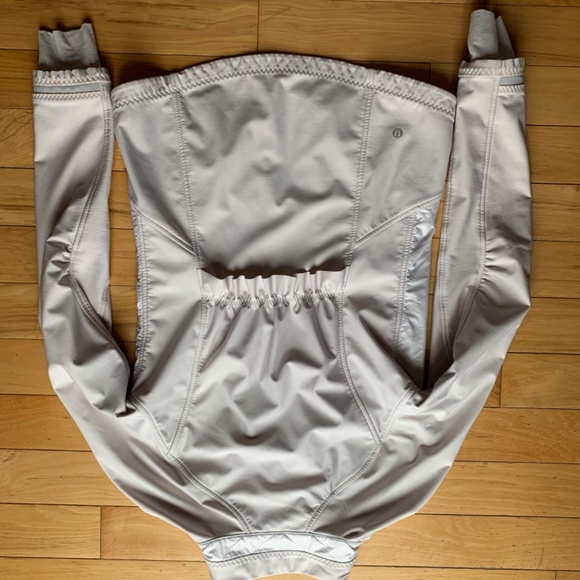 white Lulu lemon jacket - Picture 3 of 3
